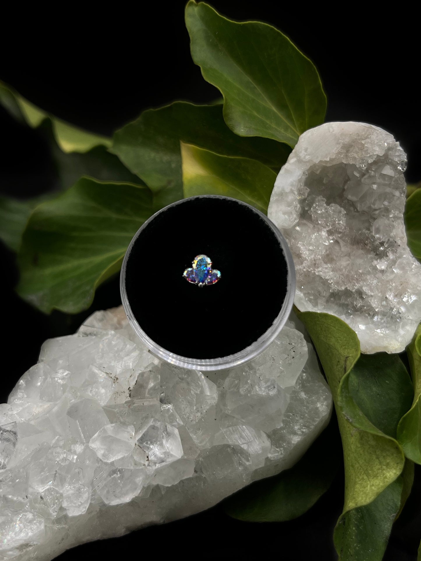 Pear Cut Gem Fan by Neometal