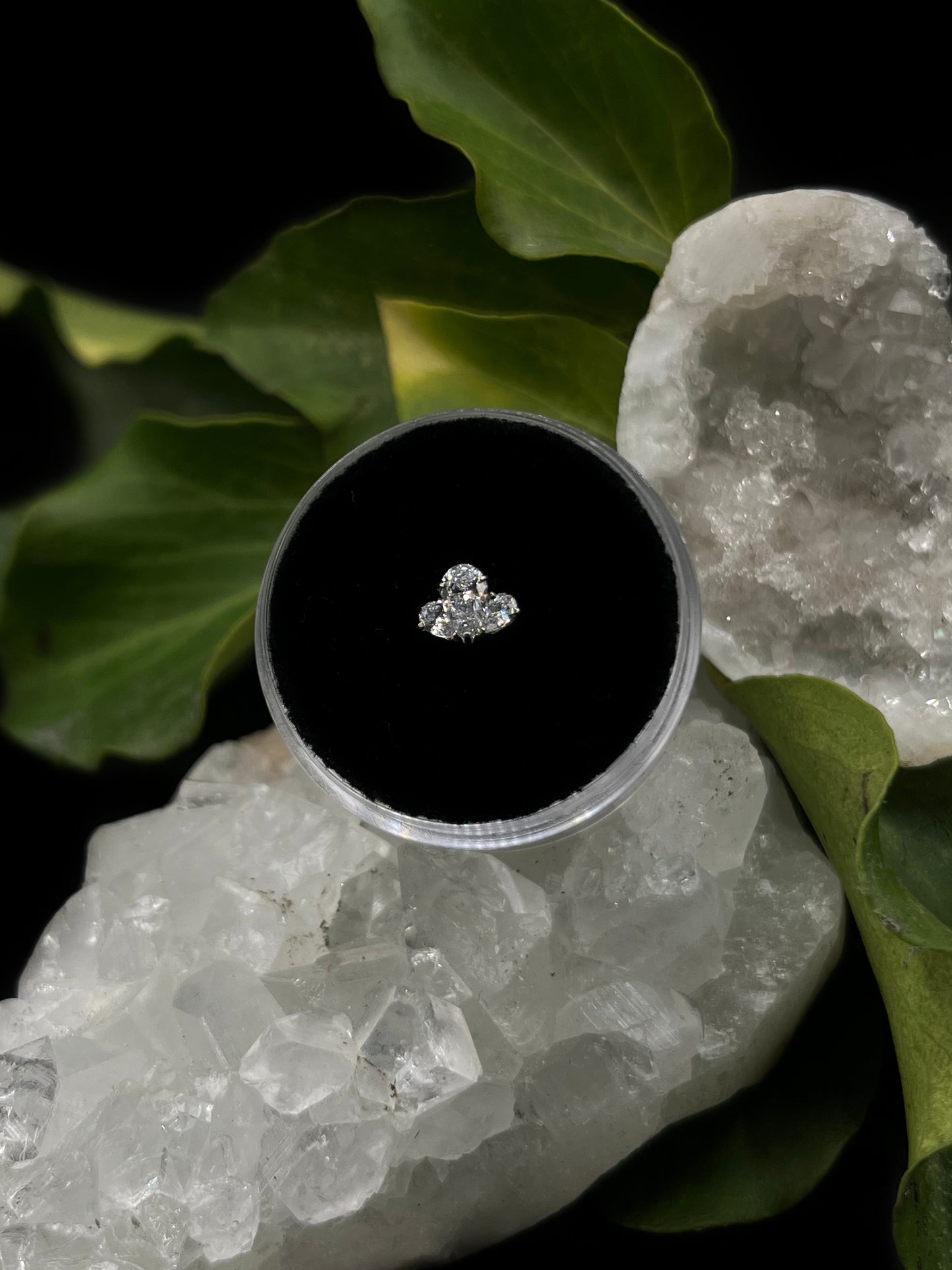 Pear Cut Gem Fan by Neometal